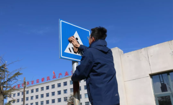 文明创建我先行 ——MK在线团委开展环境卫生整治志愿活动(图3)