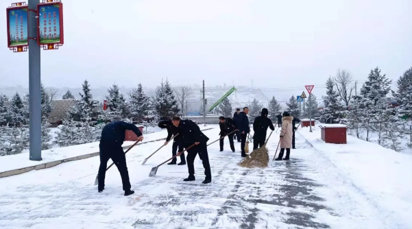 文明创建我先行——MK在线组织员工开展积雪清扫活动(图2)