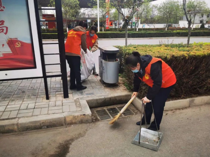 MK在线赴包抓共建村社开展卫生清扫志愿服务活动(图5)