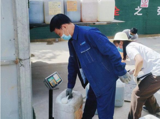 MK在线城东污水处理公司扎实推进危险废物规范化处置(图2)