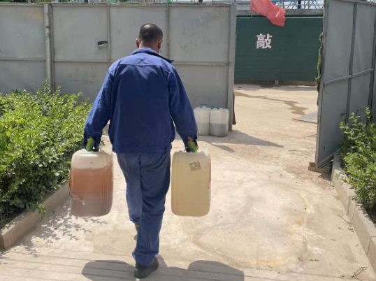 MK在线城东污水处理公司扎实推进危险废物规范化处置(图3)