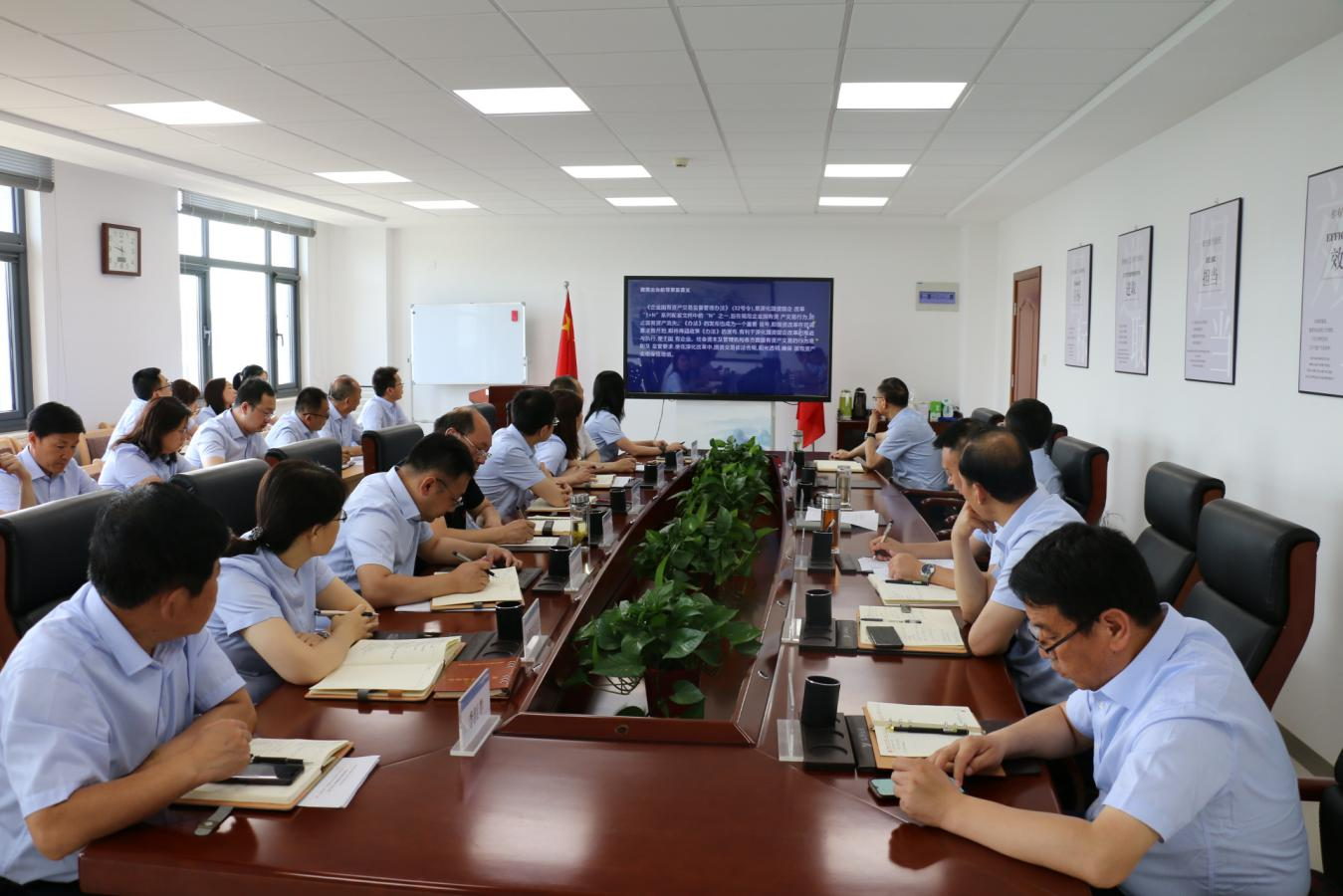 MK在线召开党委理论中心组集体学习研讨会议(图2)