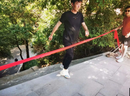 助力文旅市场 展示产投风采——MK在线组织开展员工登山比赛活动(图9)